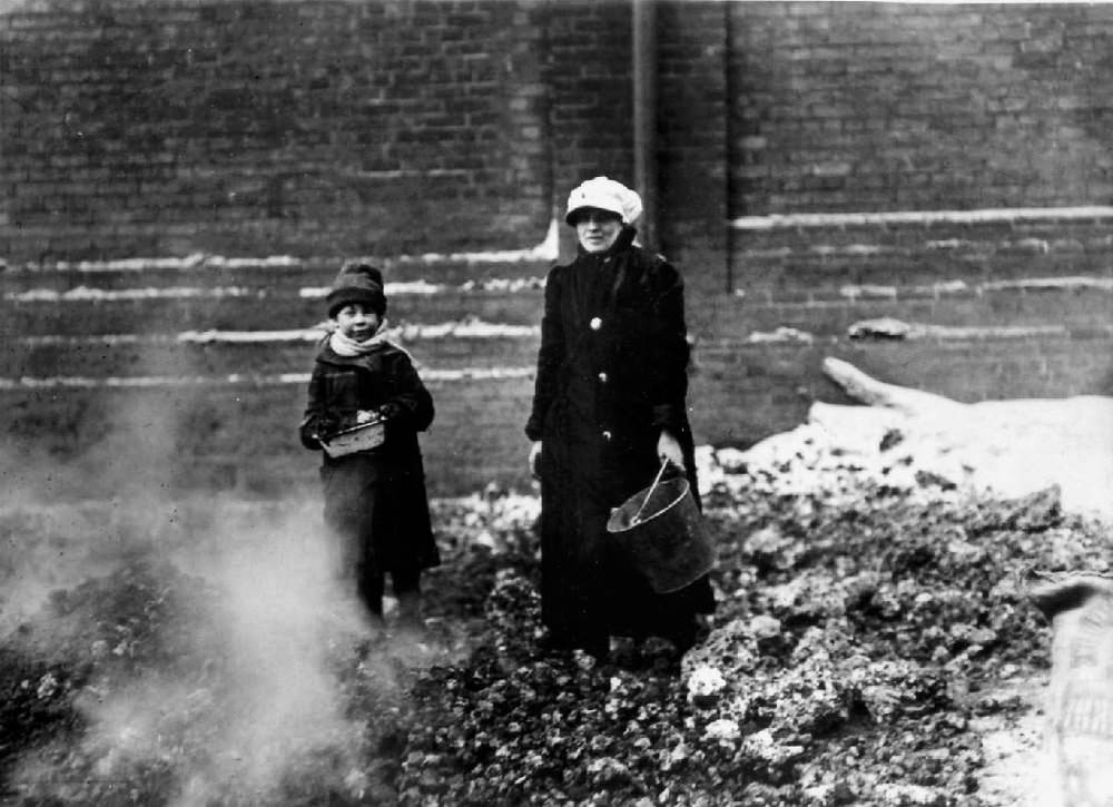 #38 Collecting coal, 1909