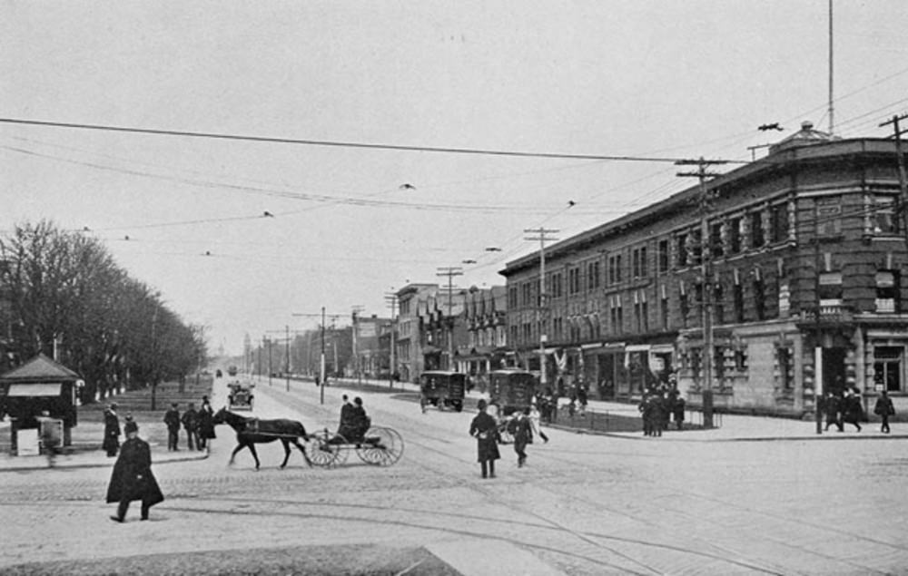 #39 Queen and Spadina, 1909