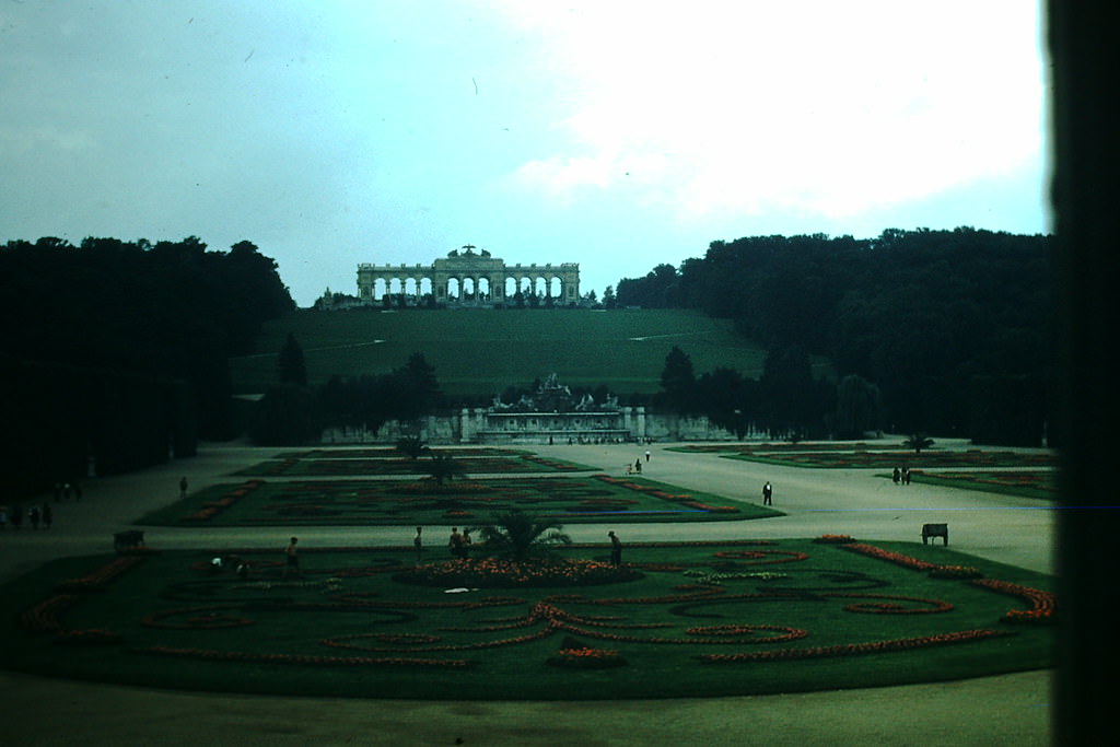#25 Gardens- Schoenbrunn Palace, Vienna, 1953