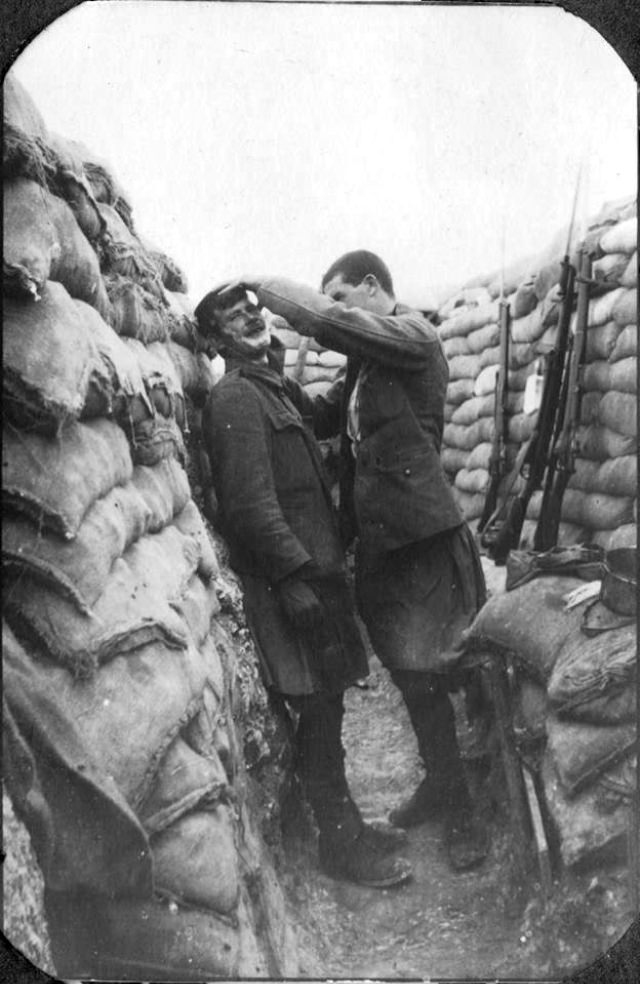 Historical Photos show Soldiers getting Haircuts during World War I WWI