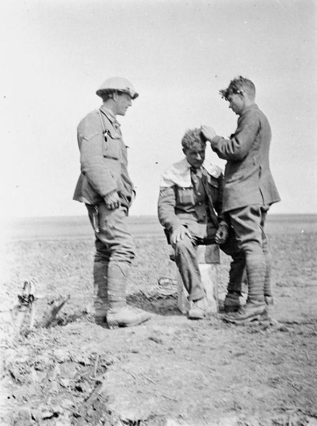 #18 Historical Photos show Soldiers getting Haircuts during World War I #18 WWI