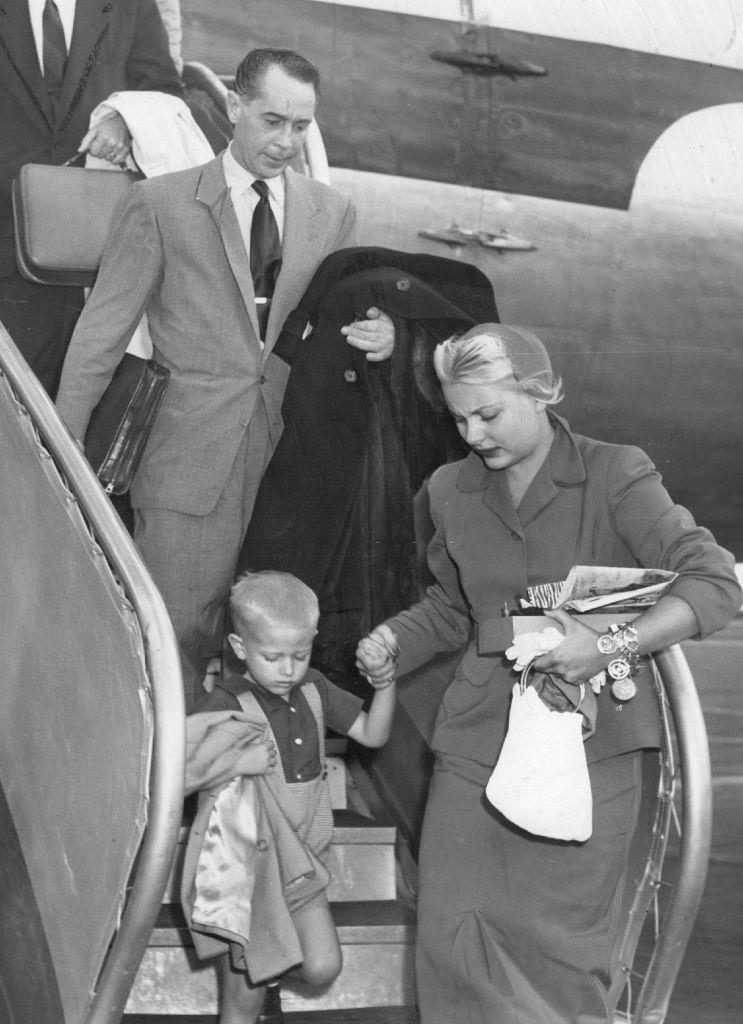 #26 Barbara Payton with Franchot Tone and her son, 1951.