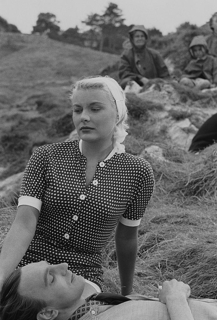 #46 Barbara Payton with her leading man Stephen Murrayduring filming of ‘The Four Sided Triangle’, 1952.