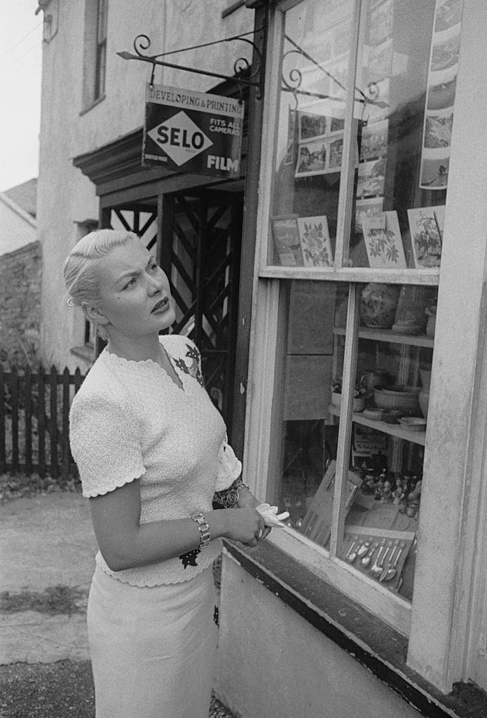 #47 Barbara Payton in Weymouth, 1952.