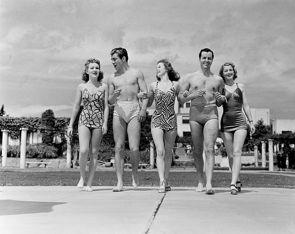 #38 Betty Grable with Susan Hayward and his friends, 1940.