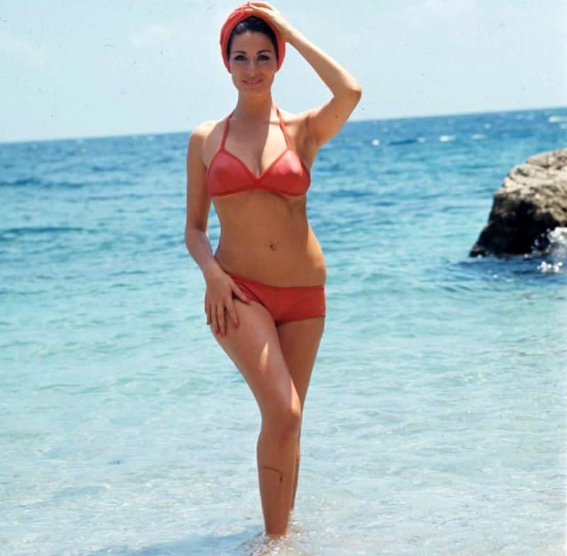 Élizabeth Teissier: The Classic French Beauty and Controversial Astrologer Celebrities