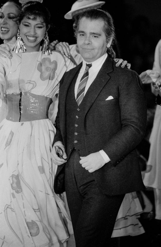 #31 Karl Lagerfeld and his models for the Chloé fashion show for the Fall, 1982.