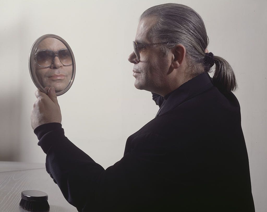 #35 Karl Lagerfeld holding a mirror, 1982.