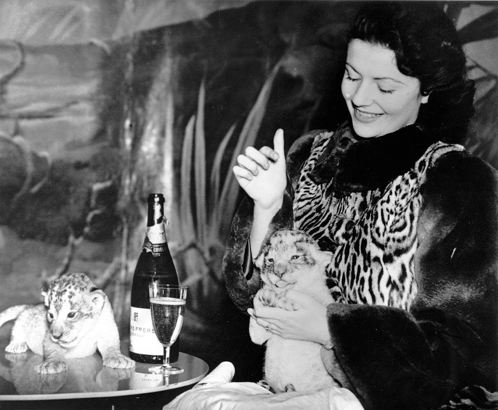 #5 Margaret Lockwood with a tiger baby in the London zoo, 1940.