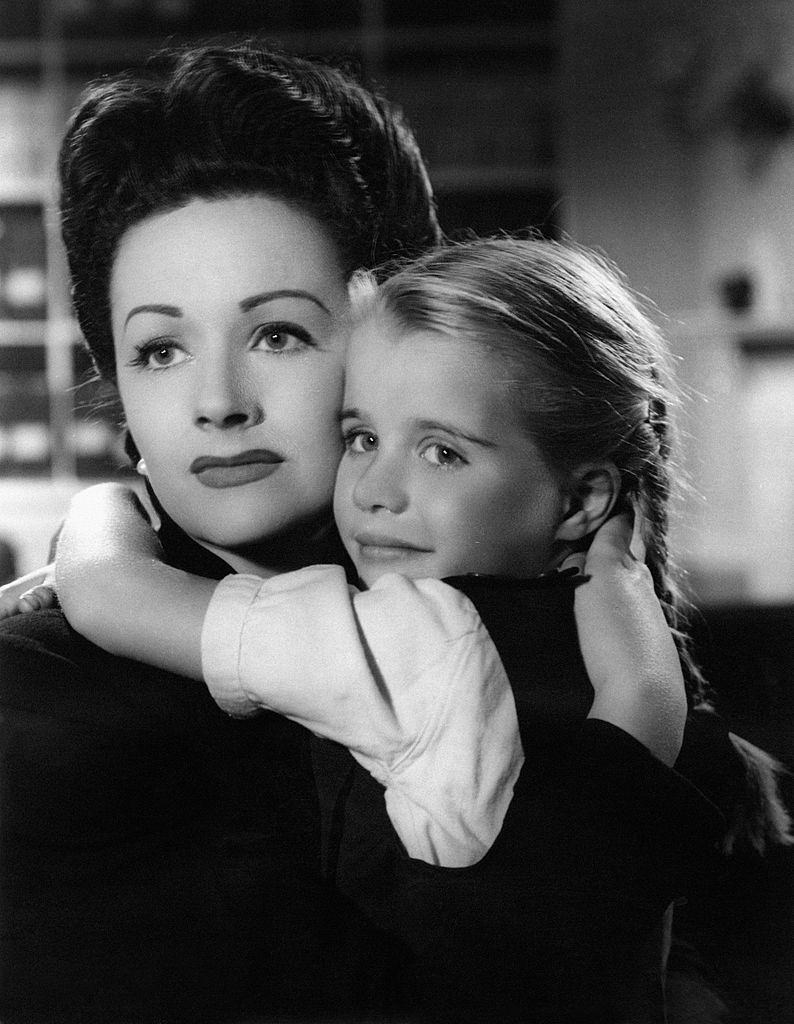 #24 Margaret Lockwood acting with her daughter Julia in the film ‘The White Unicorn’. Great Britain, 1947