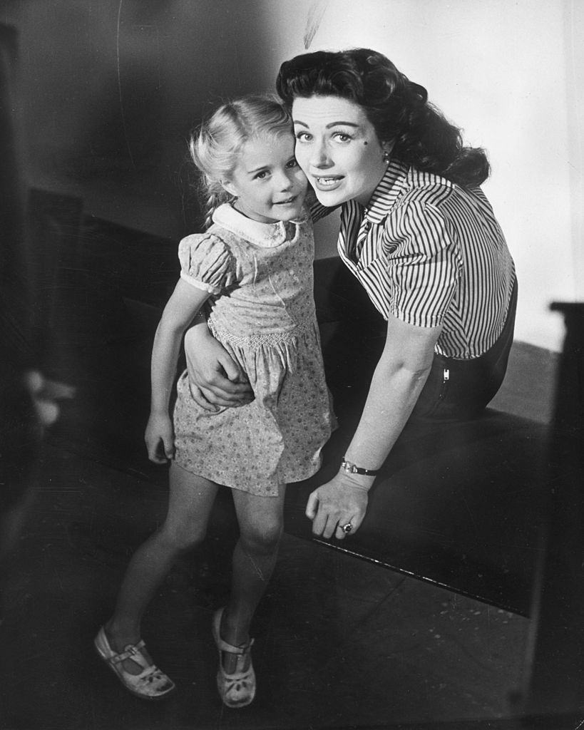 #27 Margaret Lockwood with her daughter, 1946.