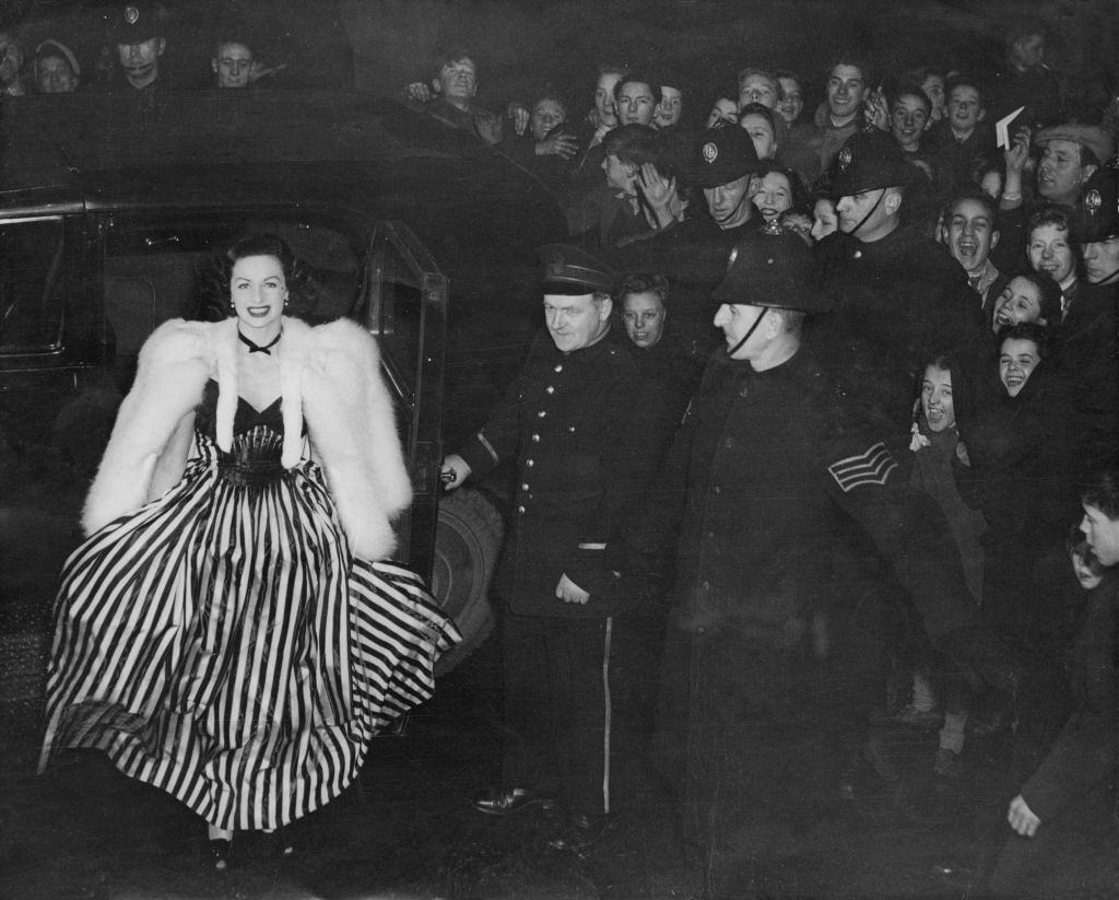 #48 Margaret Lockwood leaves the Parade Cinema in Dennistoun, 1948.
