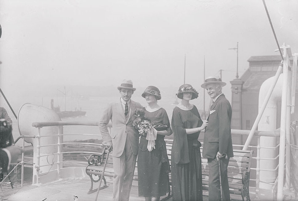 #10 Natacha Rambova dancing with Rudolph and a couple, 1922.
