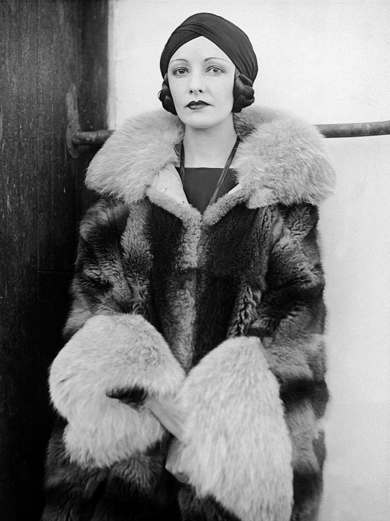 #17 Natacha Rambova leaving the homeric transatlantic ship in New York, 1926.