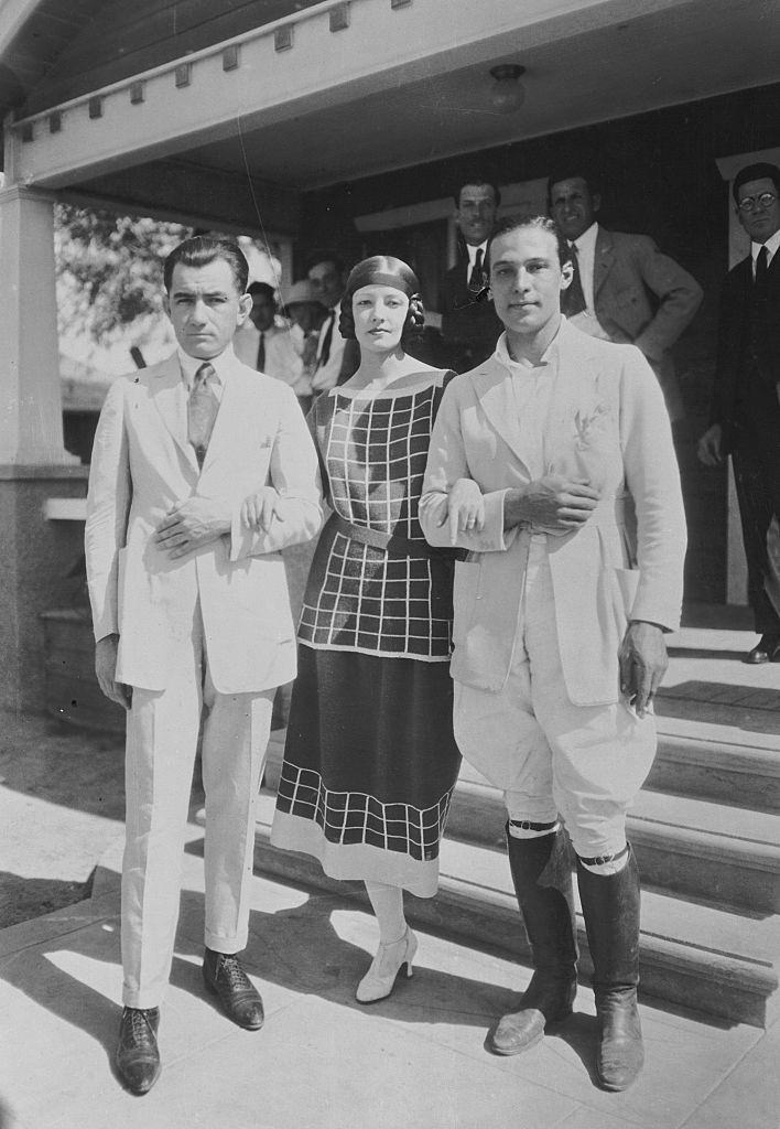 #6 Rudolph Valentino and Natacha Rambova after wedding, 1922.