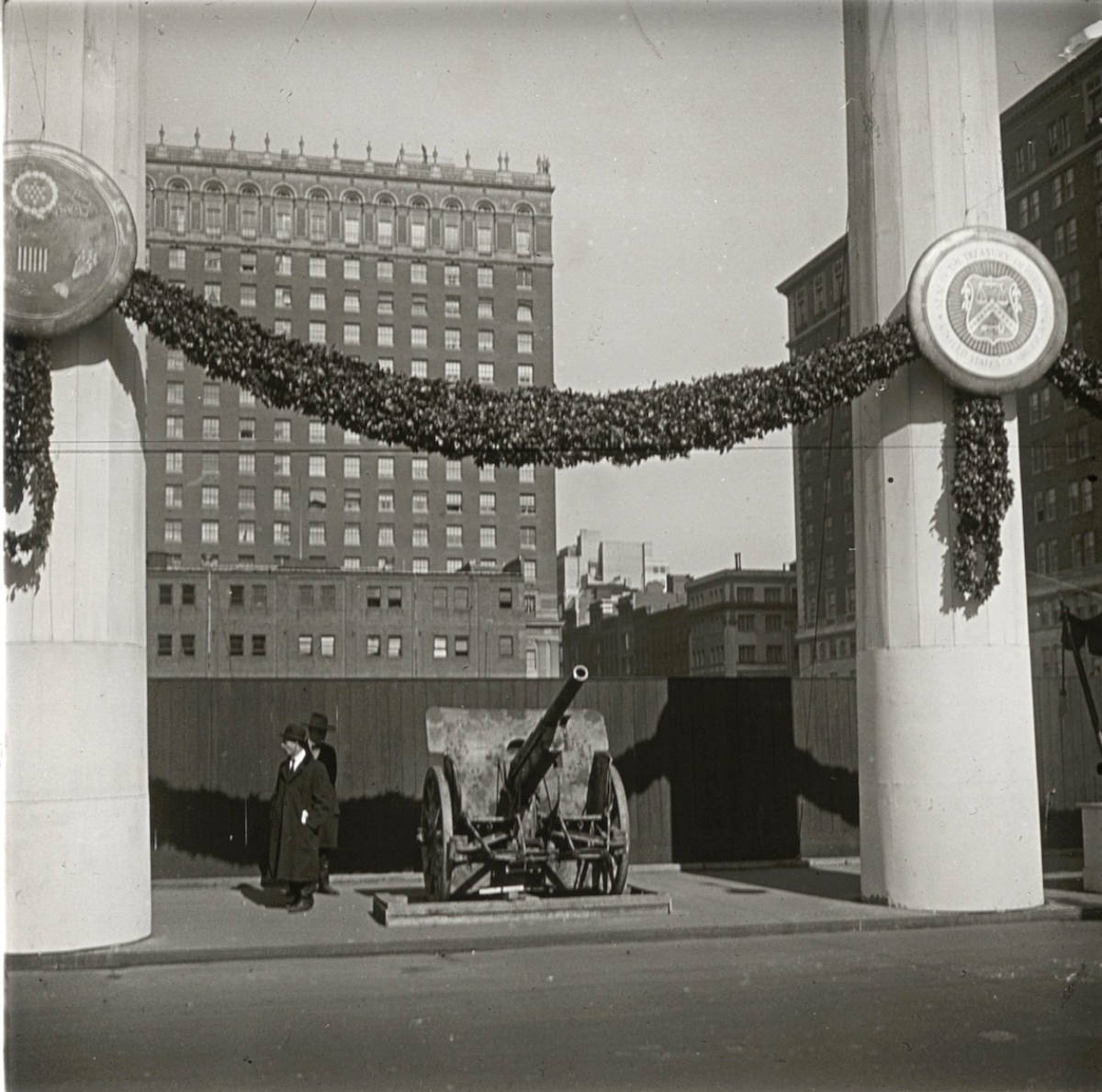 An artillery gun. This one may have been captured from the Germans.