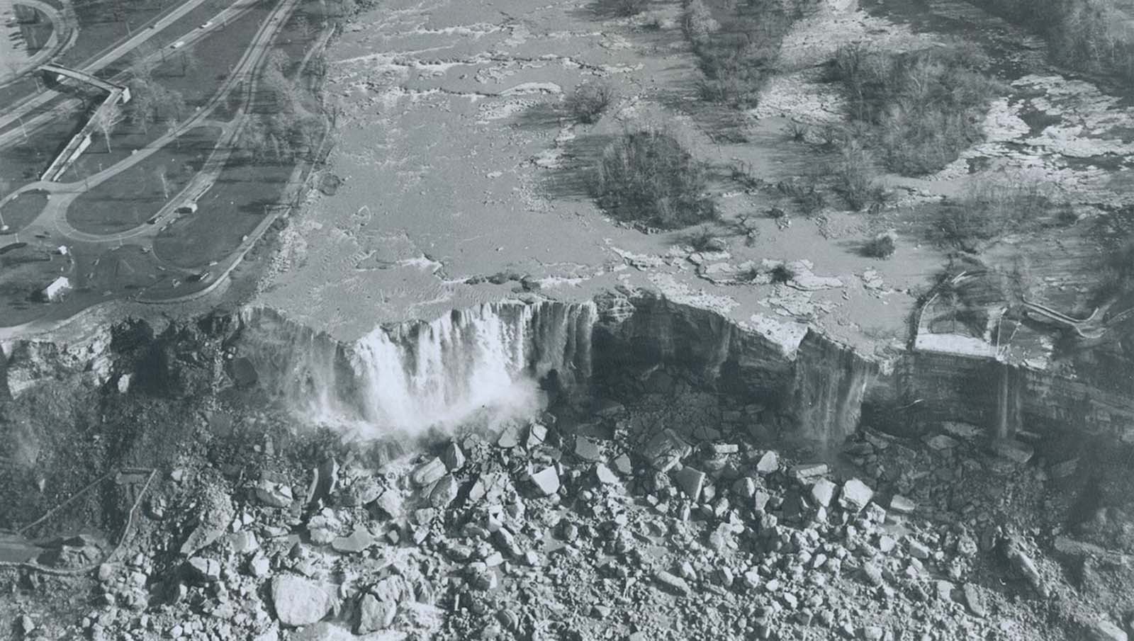 When The Niagara Falls Drained in 1969 For the First Time in 12,000 Years Places &; People