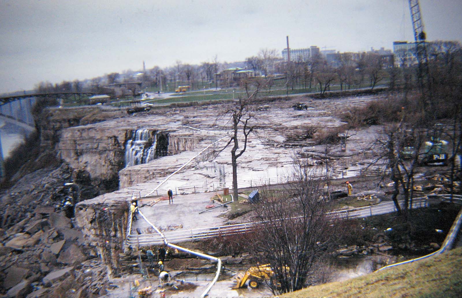 When The Niagara Falls Drained in 1969 For the First Time in 12,000 Years Places &; People