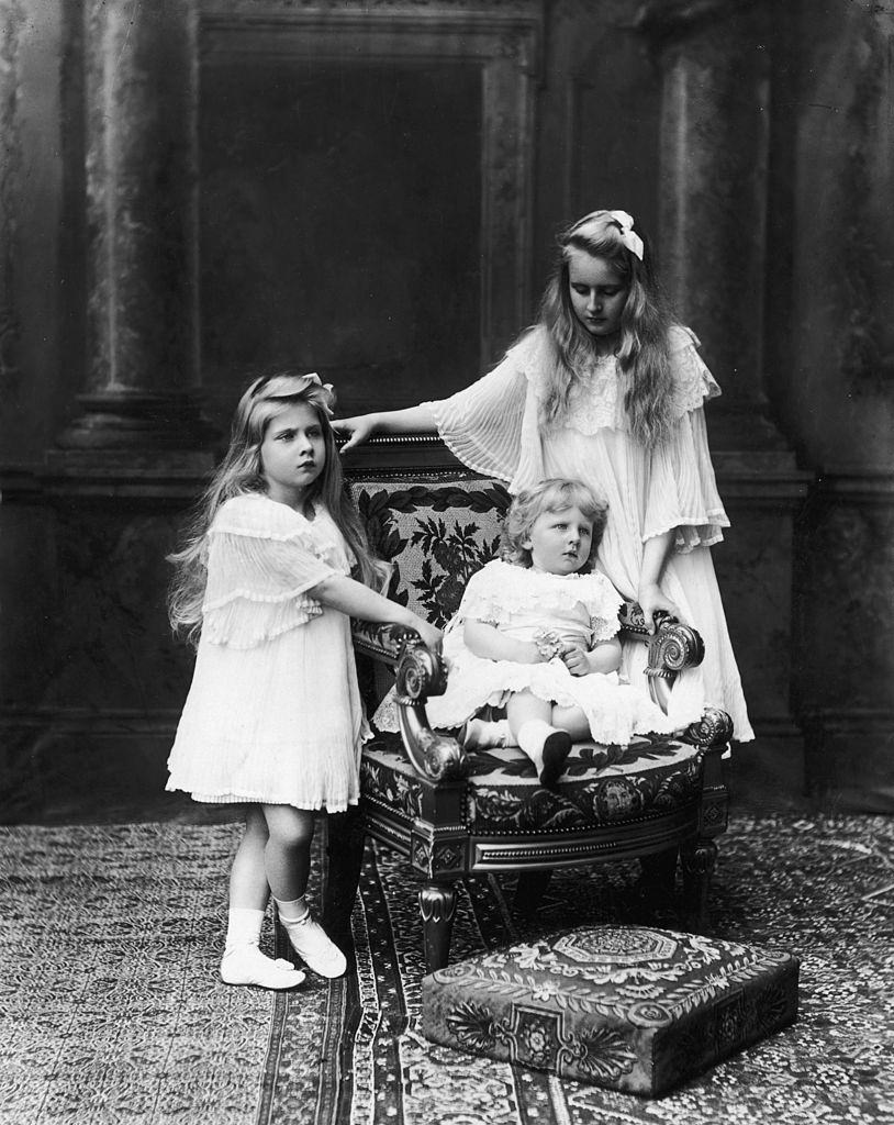 #8 The children of King Ferdinand and Queen Marie of Romania at Buckingham Palace, 1905.