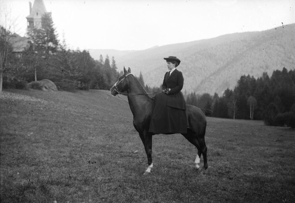 #18 Queen Marie of Romania on Horseback, 1910.