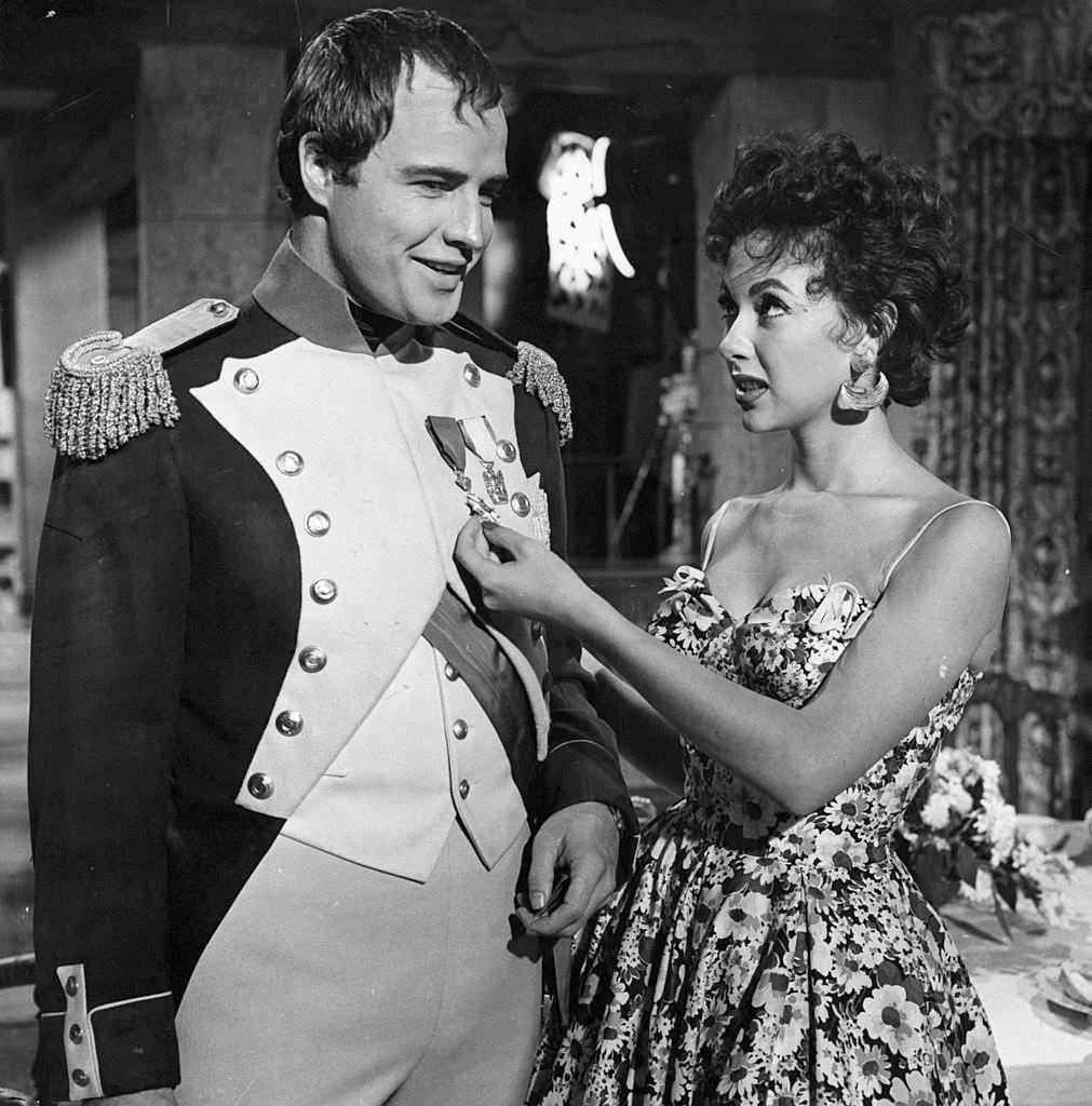 #1 Rita Moreno with Marlon Brando on the set of the film ‘Desiree’, 1954.