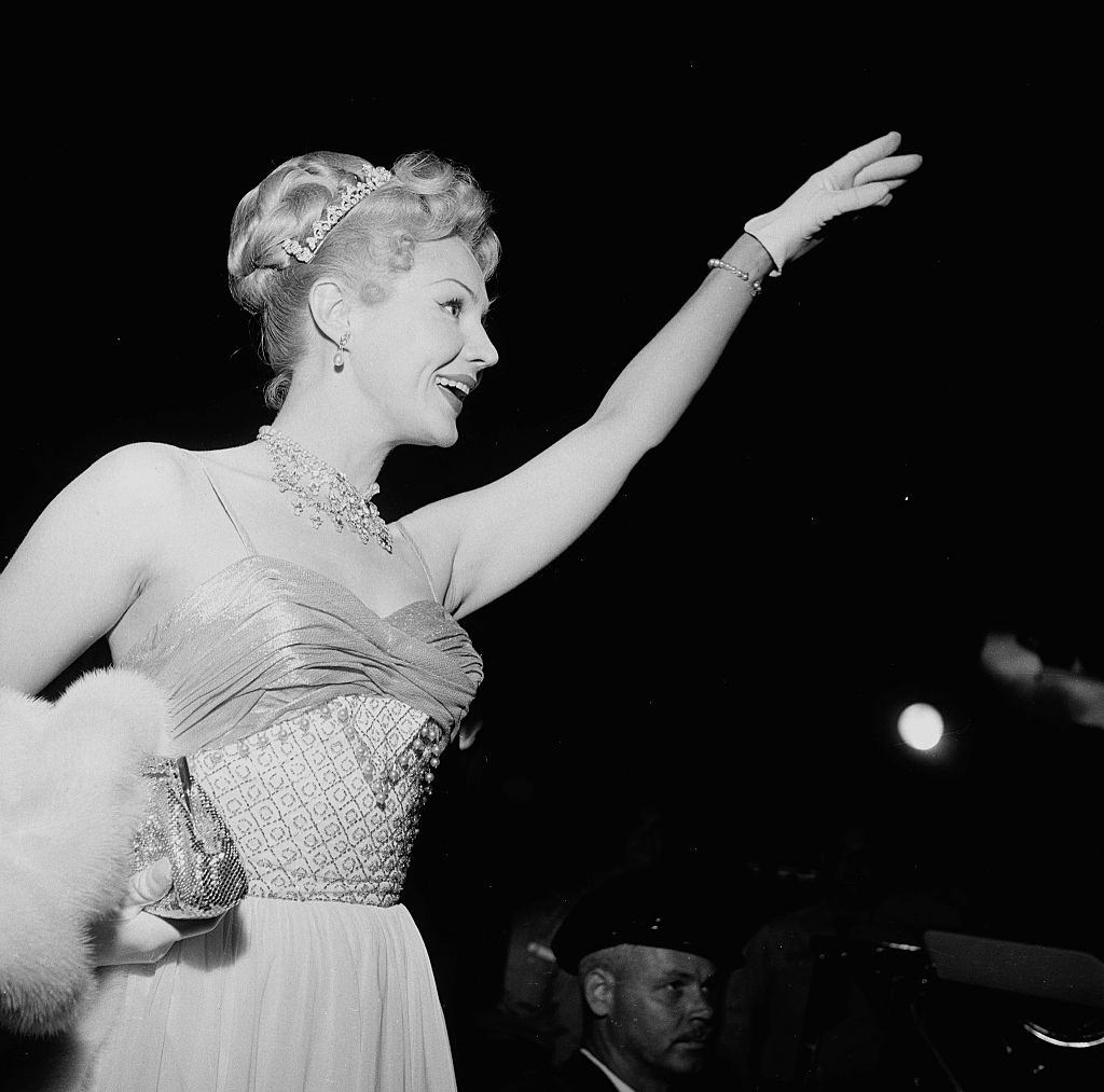 #38 Virginia Mayo attends the movie premiere of “King Richard” in Los Angeles, 1954.