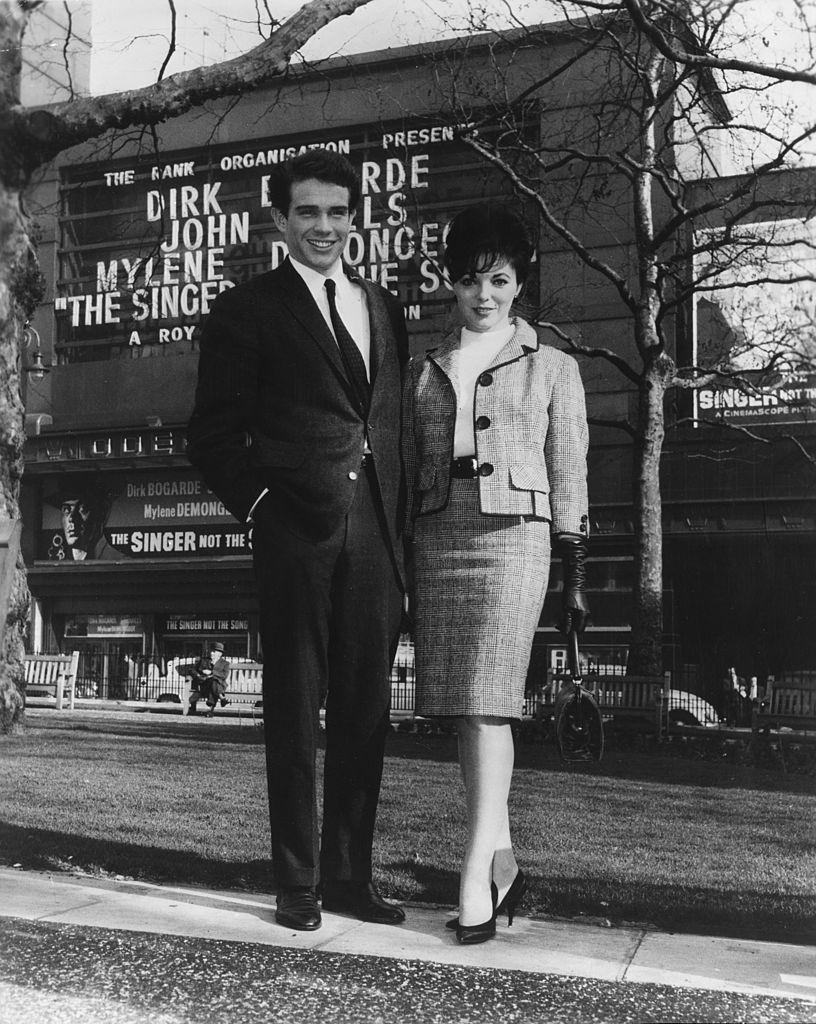 #19 Warren Beatty and English actress Joan Collins, 1961.