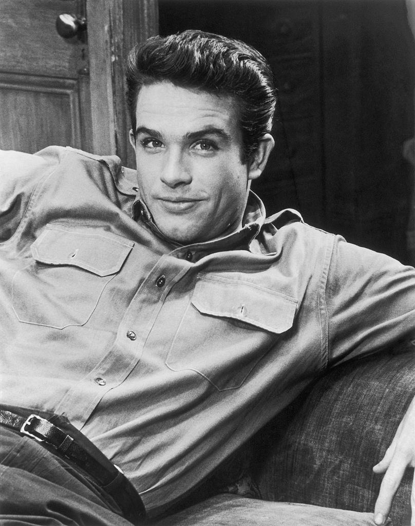 #39 Warren Beatty on the set of Mickey One, 1965.