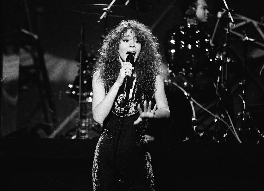#13 Mariah Carey performs in the ‘Tonight Show’, 1990.