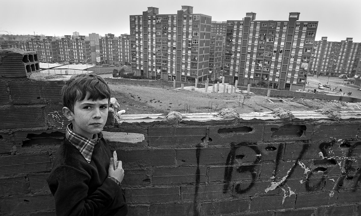 Fascinating Vintage Photos of Children Playing in Barcelona in the 1970s Sports