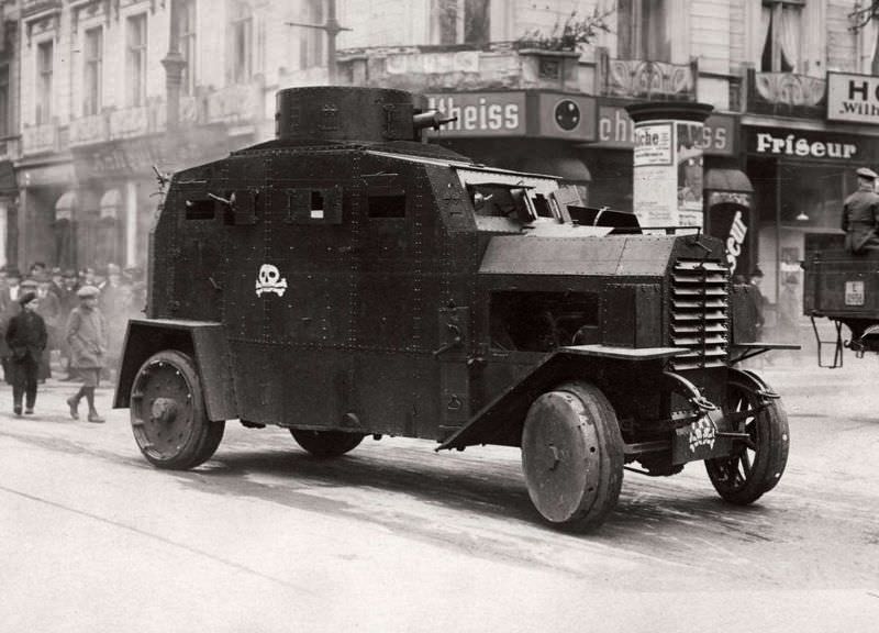 #48 Wilhelmstrasse panzer car with soldiers of the ‘Kappisten’, Berlin