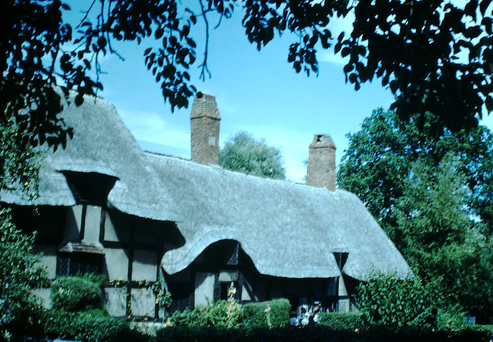 #43 Anne Hathaway’s Cottage-Stratford- B, 1949.