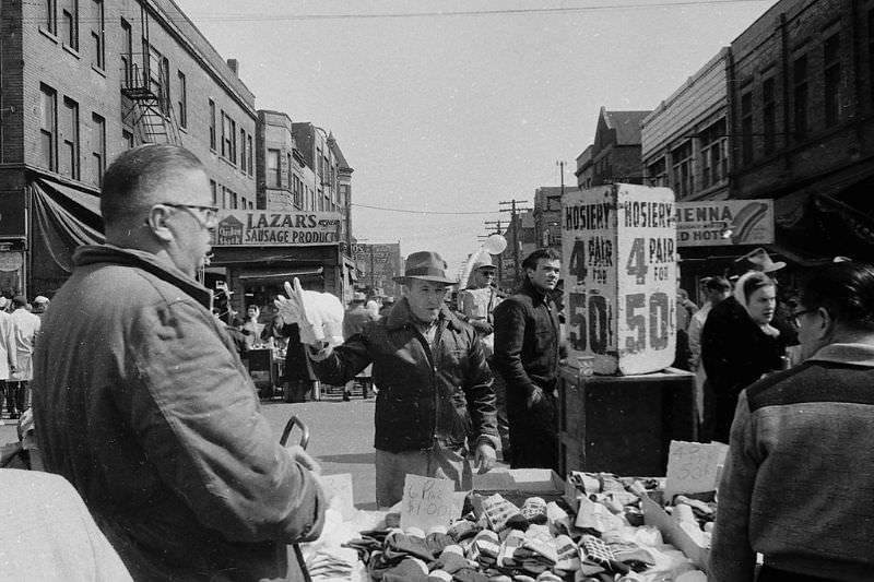 #32 Maxwell Street, Chicago, 1973