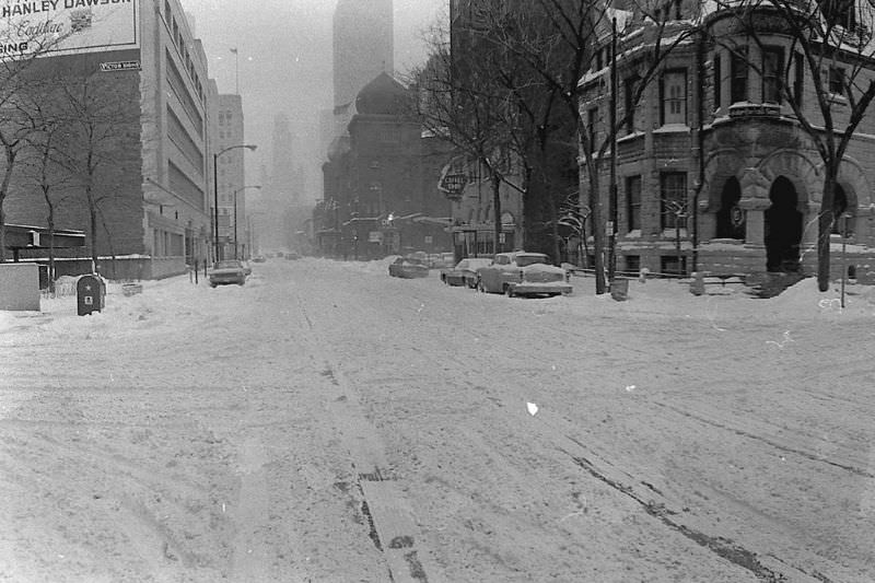 #34 Chicago in a snowy day, 1970s