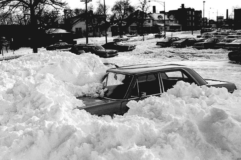 #11 Chicago in a snowy day, 1970s