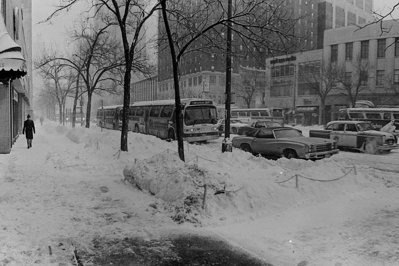 #12 Chicago in a snowy day, 1970s