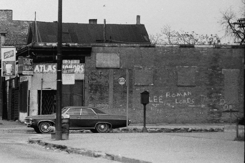 #35 Chicago street scenes, 1970s