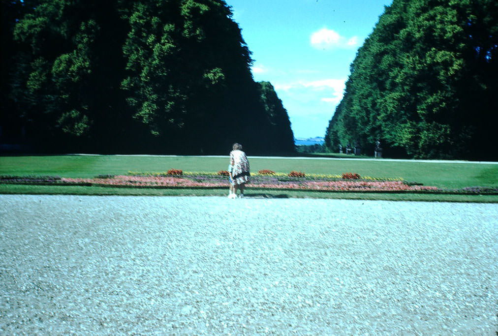 #21 Garden Frdensborg Castle, Denmark, 1940s.