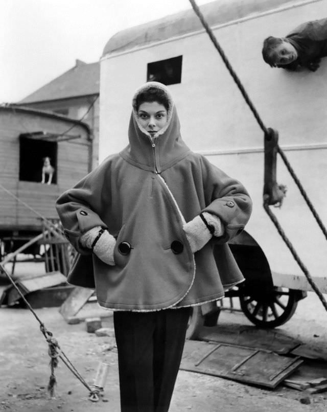 #12 Model in winter jacket by Staebe-Seger, photo by Regina Relang, Berlin, 1951