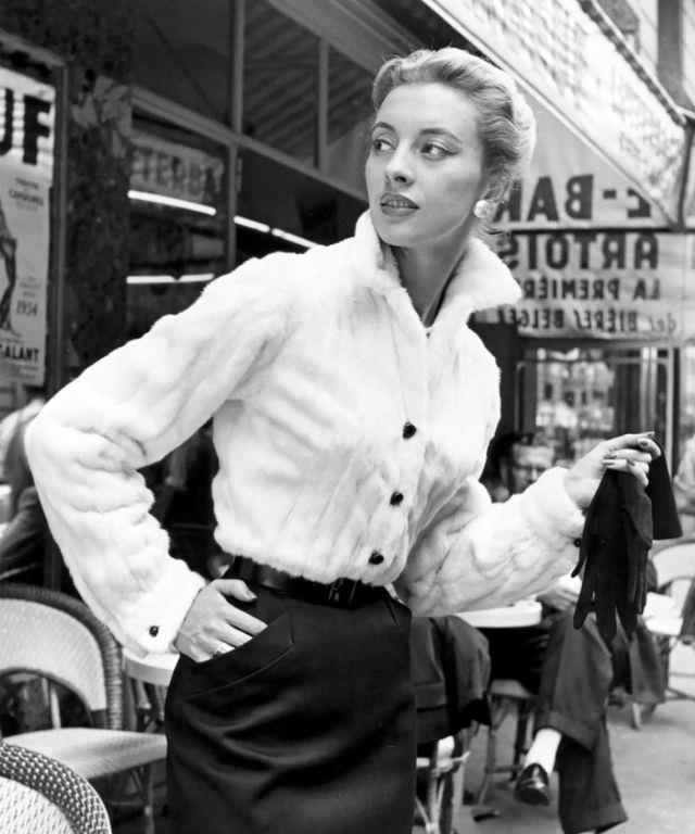 #26 Marie-Therese in Balmain’s white ermine blouse, photo by Regina Relang, Paris, 1954