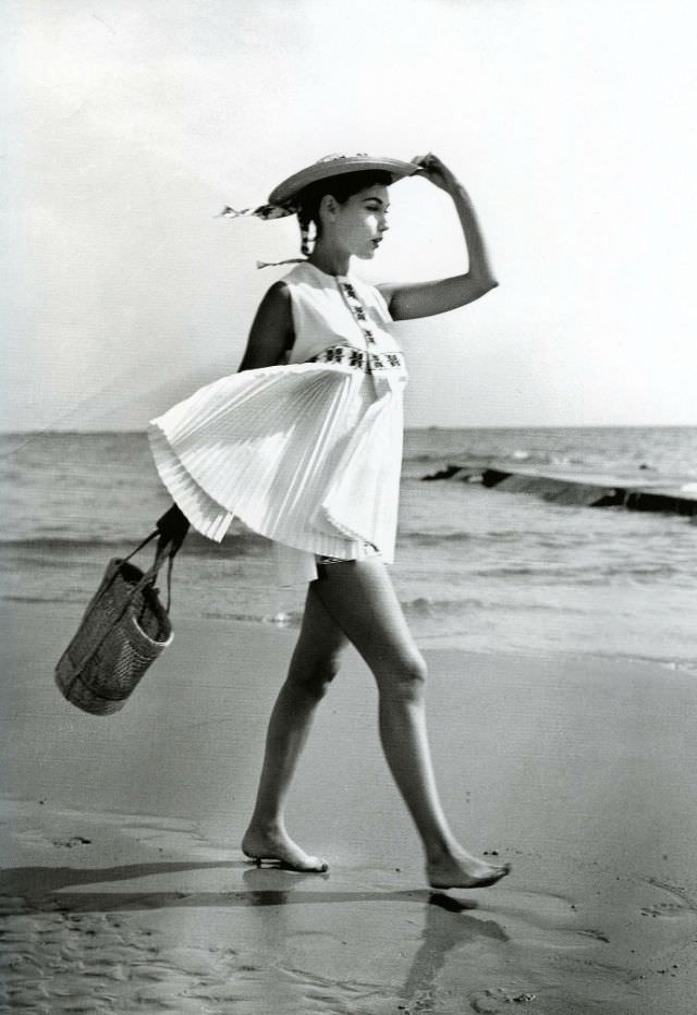 #35 Joan Whelan in beach cover-up by Bessie Becker, photo by Regina Relang, Ischia, Italy, Constanze Modeheft, Spring/Summer 1956