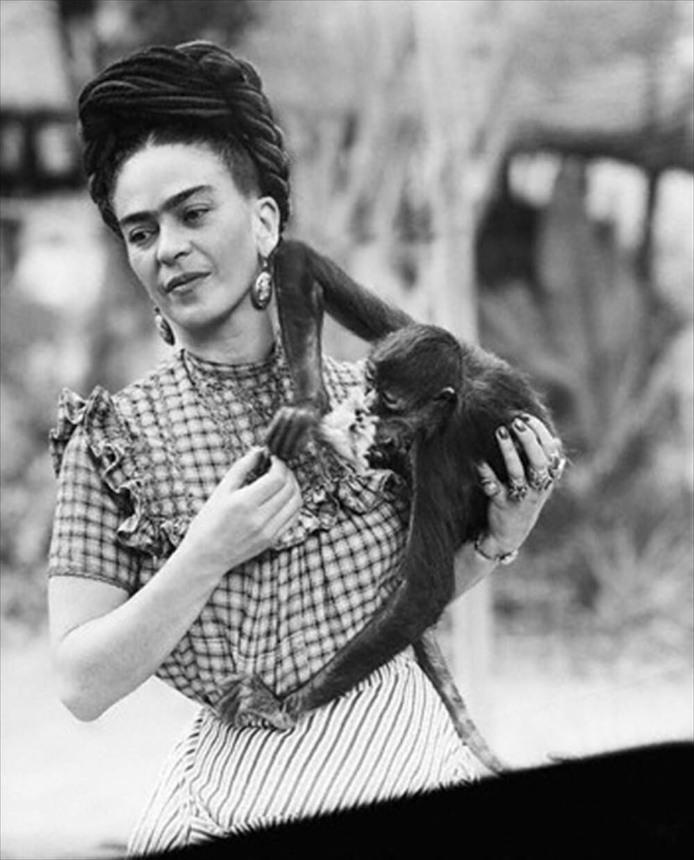 #5  Frida Kahlo was a Great Animal Lover, and These Photos Prove it #5 Celebrities