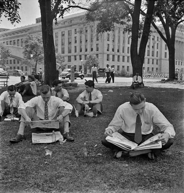 #10 Government workers lunching and resting in Washington Monument park outside the U.S. Department of Agriculture, Washington, D.C., July 1942