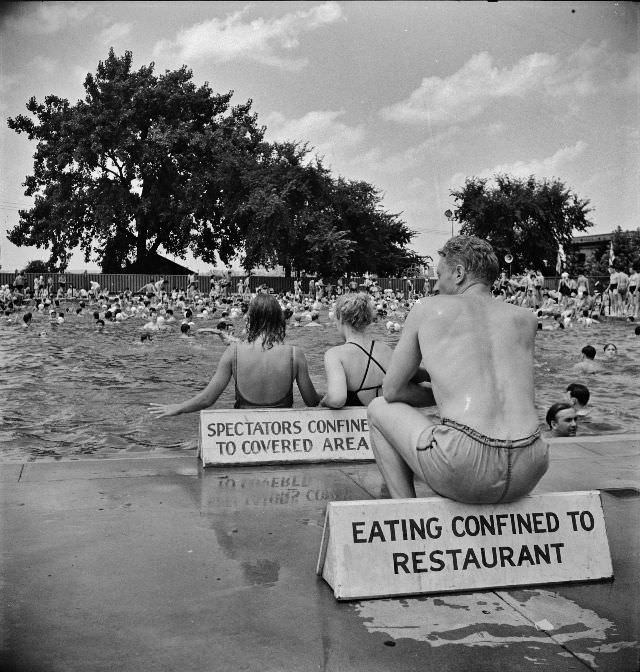 #17 Municipal swimming pool in Washington, D.C. on Sunday, June 1942
