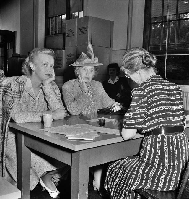 #3 Applicants for sugar rationing cards, Adams School, Washington, D.C., May 1942