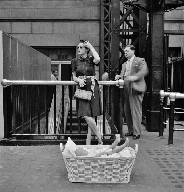 #39 Waiting for trains at the Pennsylvania railroad station, New York City, August 1942
