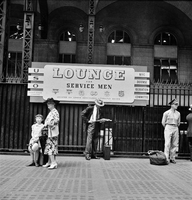 #40 Waiting for trains at the Pennsylvania railroad station, New York, August 1942