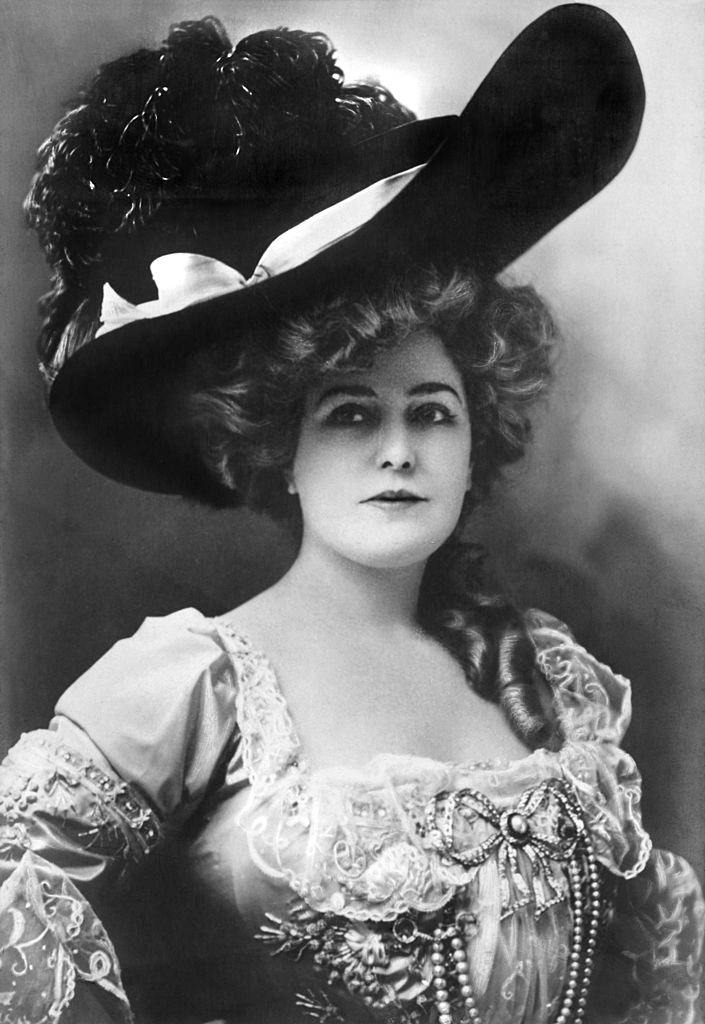 #13 Lillian Russell wearing a stylish hat, 1905.