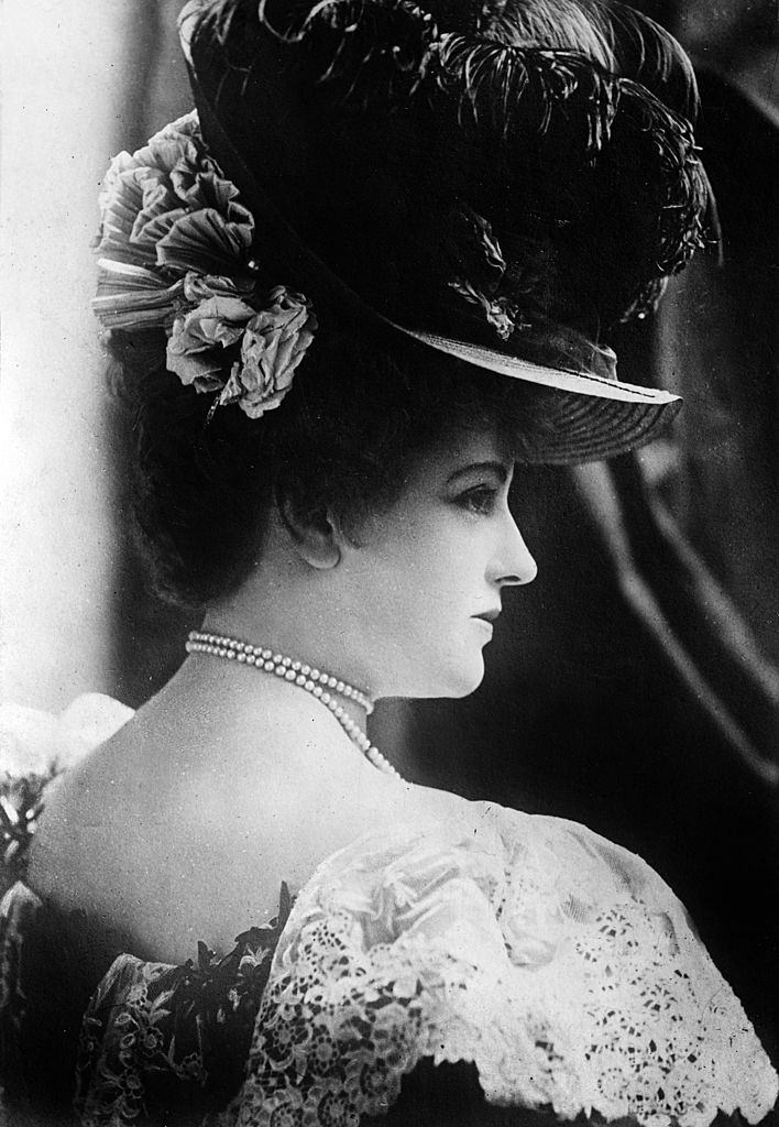 #17 Lilian Russell, 1900.
