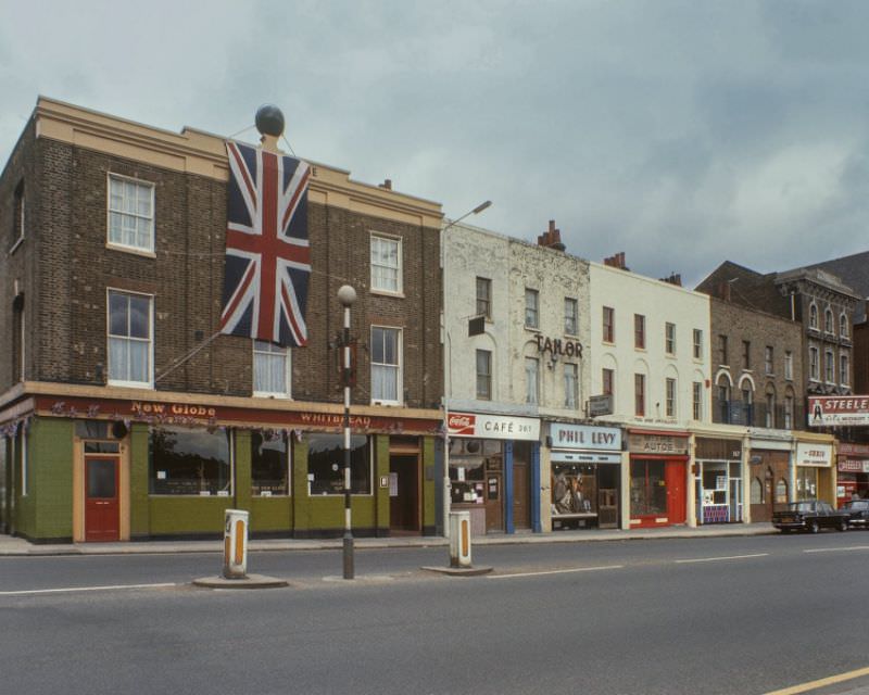 #12 The New Globe, Mile End Road, 1977.